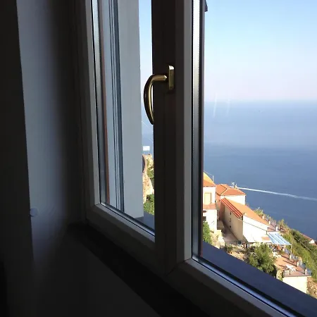 Coast Apartment *